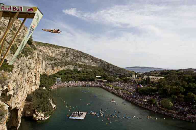 Red Bull Cliff Diving στη Λίμνη Βουλιαγμένης