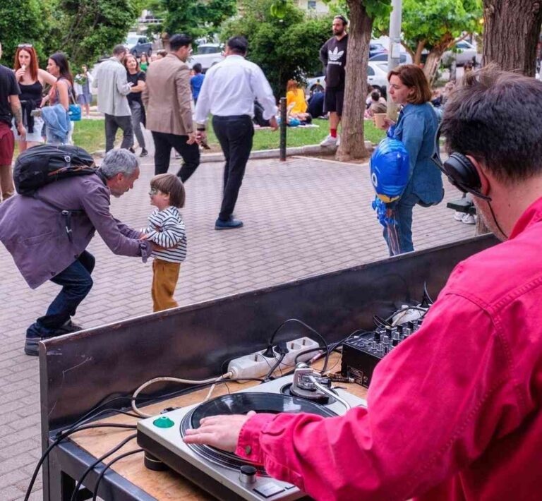 Φέτος το This is Athens – City Festival πάει πλατεία