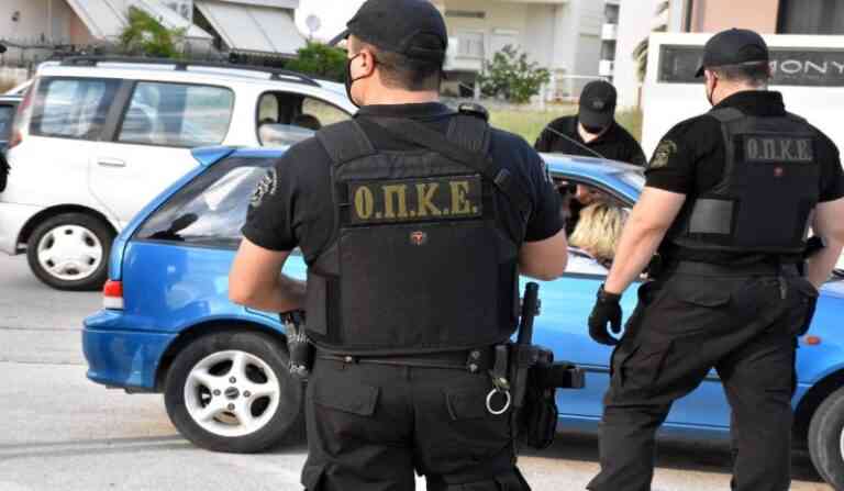 Καταδίωξη στο κέντρο της Αθήνας: 20χρονος επιχείρησε να “πατήσει” αστυνομικούς