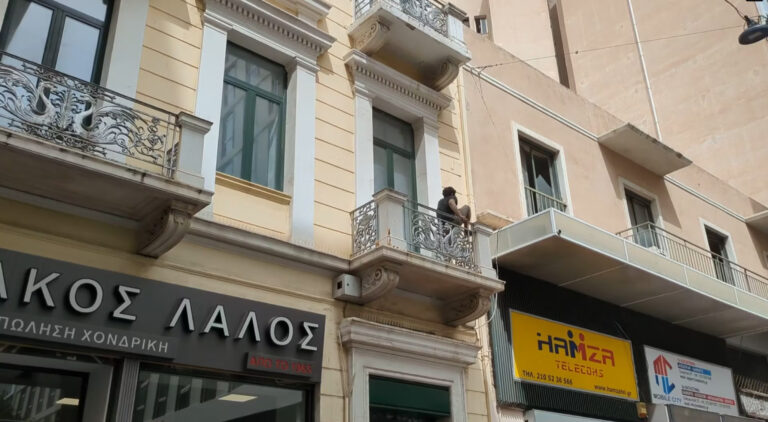 Επεισοδιακή καταδίωξη από ταράτσα σε ταράτσα στην Ομόνοια (VIDEO)