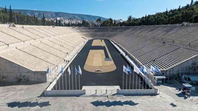 Με Νίκο Αλιάγα και Νάνα Μούσχουρη το απόγευμα η παράδοση της Ολυμπιακής Φλόγας στο Καλλιμάρμαρο