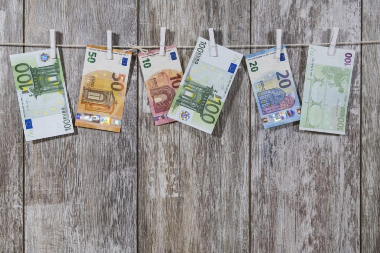 Στην Αθήνα ζουν 22.600 εκατομμυριούχοι και 3 δισεκατομμυριούχοι!