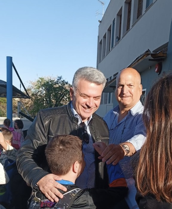 Ο Δήμαρχος Ν.Ιωνίας Παναγιώτης Μανούρης συνομιλεί με τους νέους και τις νέες της πόλης