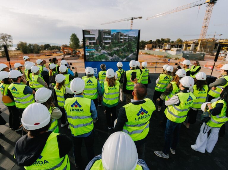 Ξεναγήθηκαν στις μελλοντικές τους κατοικίες οι πρώτοι ιδιοκτήτες στο Ελληνικό (ΦΩΤΟ)