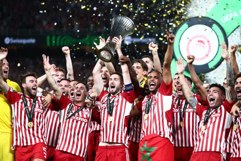 Ο Ολυμπιακός σήκωσε το ευρωπαϊκό! Το Conference League στον Πειραιά