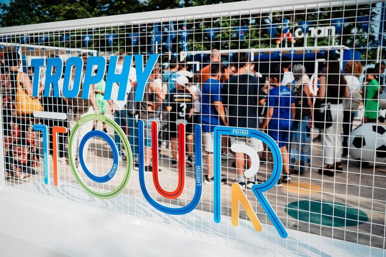 Το «τρόπαιο» του 2004 έρχεται στην πλατεία Συντάγματος