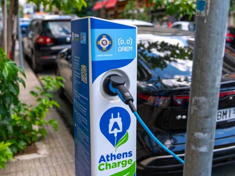 AthensCharge: Από 1η Οκτωβρίου αλλάζει η φόρτιση στους δημοτικούς φορτιστές της Αθήνας