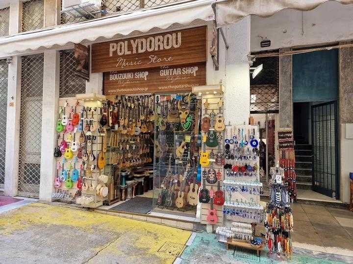 Στο Αιγάλεω, το μπουζούκι εξακολουθεί να κατασκευάζεται με το χέρι